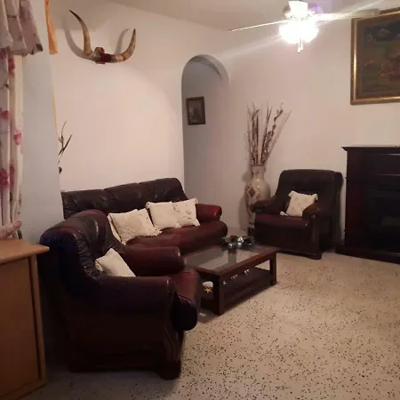 A Huge House With An Enormous Terrace In Central Malta بيت للعطل *