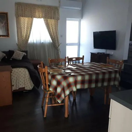 بيت للعطل A Huge House With An Enormous Terrace In Central Malta Gzira